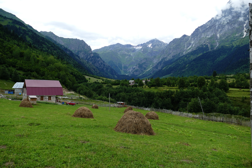 Georgien - Wanderung über den Baki-Pass, bei Mazeri