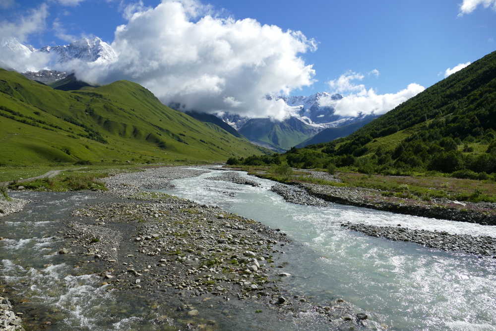 Georgien - Wanderung zum Fuße des Schchara-Gletschers
