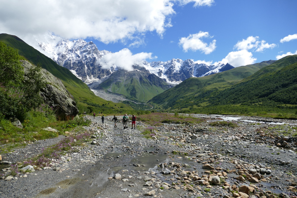 Georgien - Wanderung zum Fuße des Schchara-Gletschers
