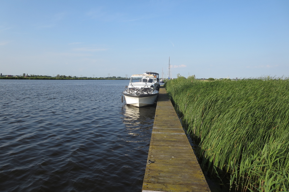 Mit dem Hausboot durch Friesland