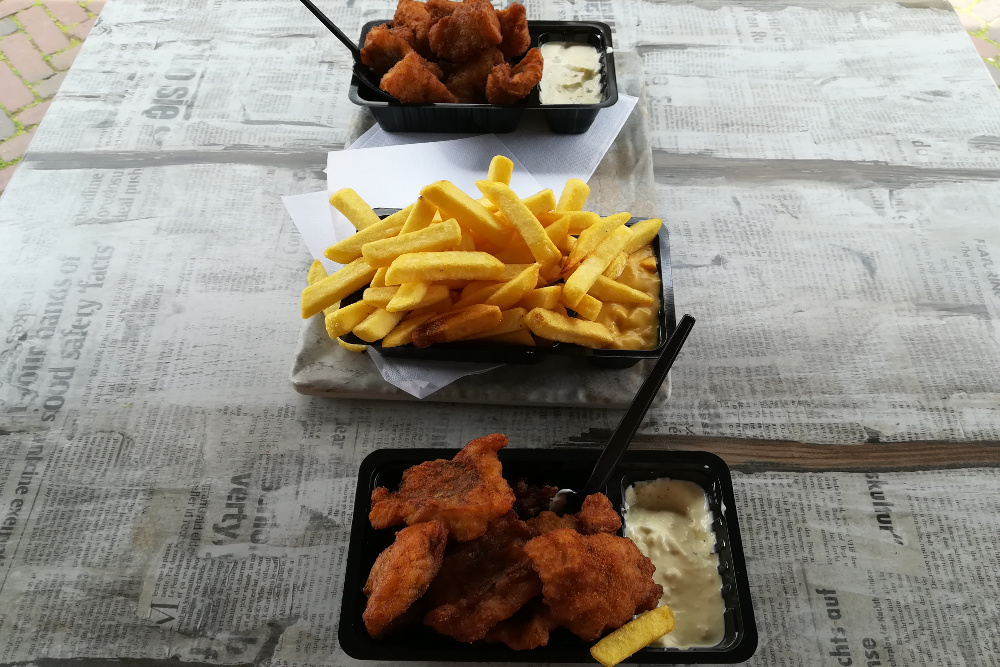 Mit dem Hausboot durch Friesland - Kibbelinge mit Remoulade und Friets mit Joppiesauce