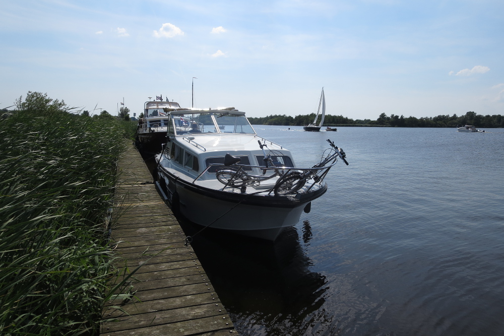 Mit dem Hausboot durch Friesland
