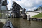 Mit dem Hausboot durch Friesland - Bolsward - Brücke der Autobahn A7
