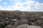 Kappadokien: Im Hintergrund der Burgfels von Uchisar