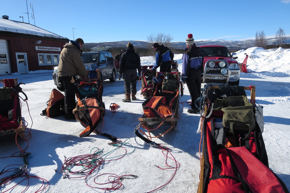 Lapplands Drag – Husky Expedition: Die Schlitten werden gepackt