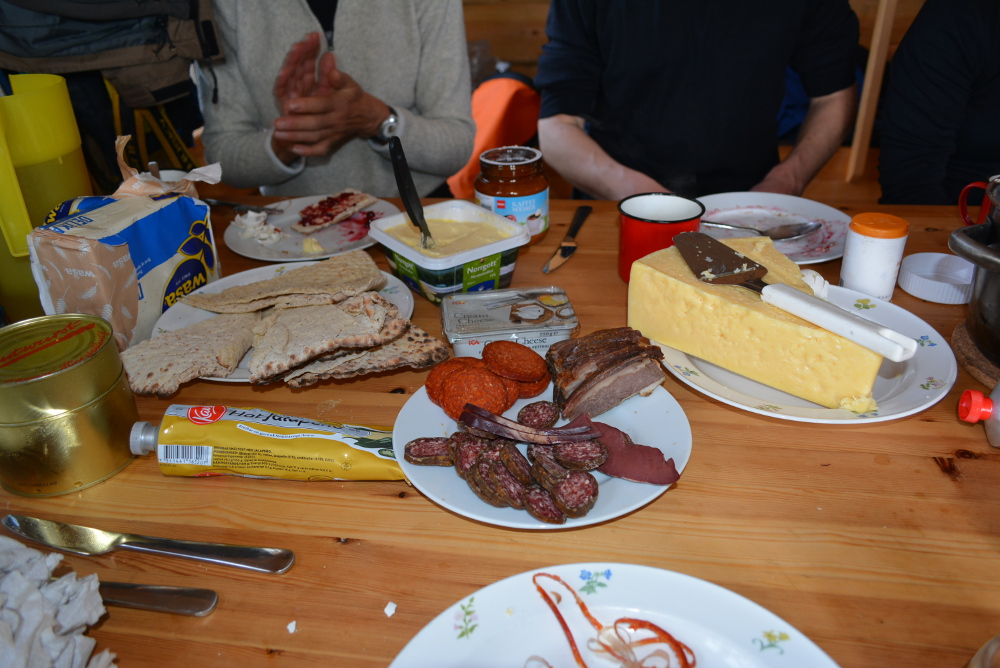Lapplands Drag – Husky Expedition: Frühstück in der Mankeforshütte
