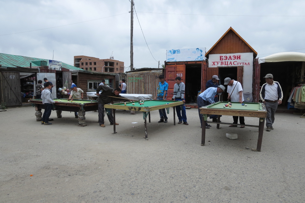 Mongolei: Freiluft-Billard in Kharkhorin