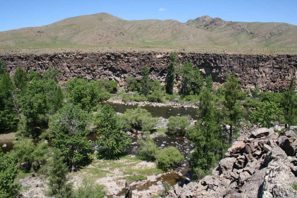 Mongolei: Der Orkhon im Lavastrom