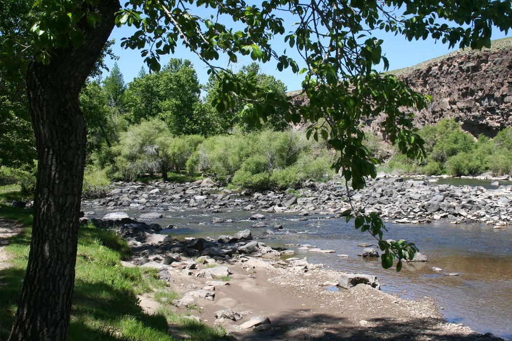 Mongolei: Der Orkhon im Lavastrom