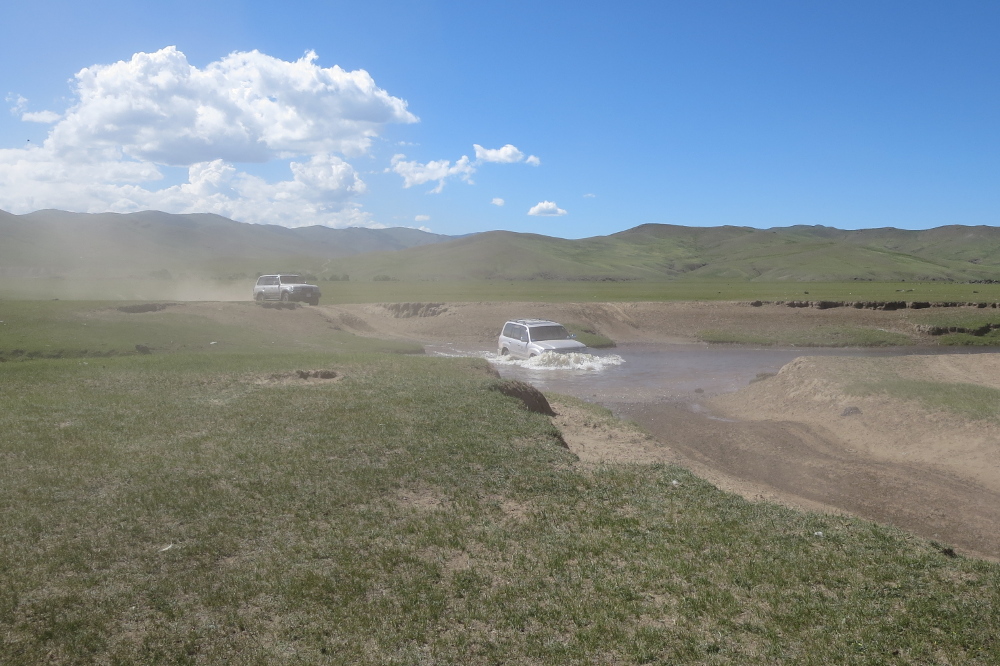 Mongolei: Mal wieder durchs Wasser