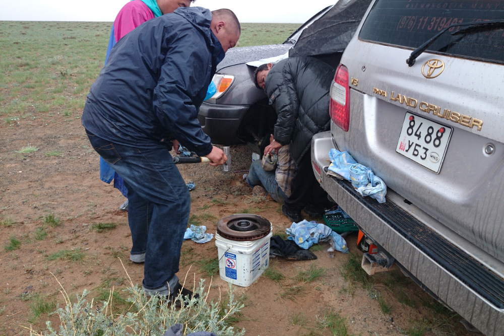 Mongolei: Panne im Regen