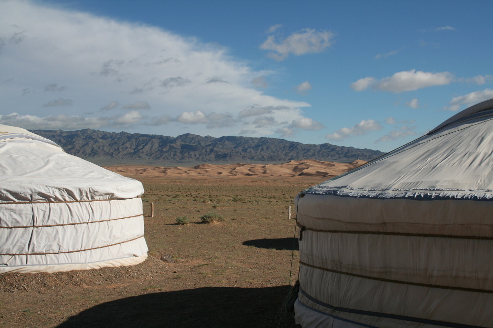 Mongolei: Jurten vor Khongoryn Els