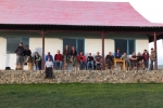 Mongolei: Unsere Gruppe genießt die Abendsonne