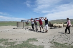 Mongolei: Tiefbrunnen mit menschlichem Antrieb