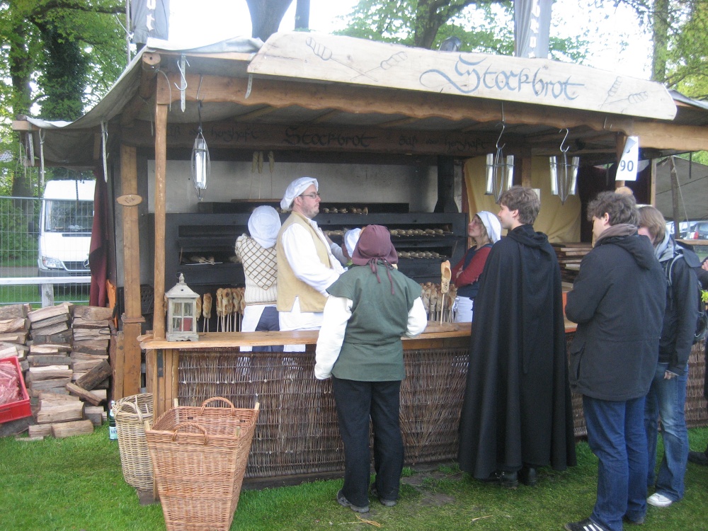 Am Stockbrotstand