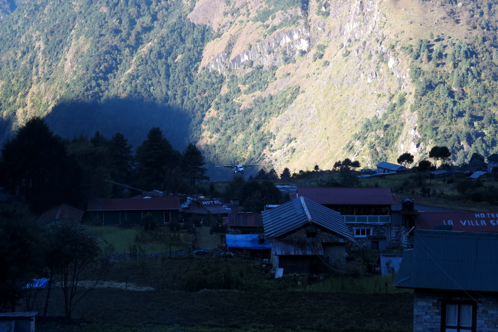 Nepal - Die nächste Maschine im Anflug auf Lukla