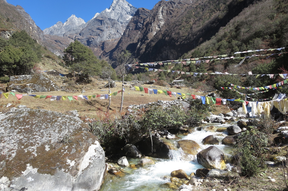 Nepal - Bachquerung bei Theso