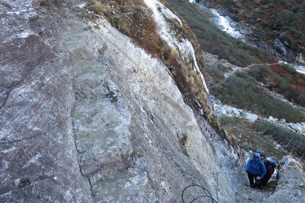 Nepal - Klettersteigeinlage auf dem Weg nach Kongde