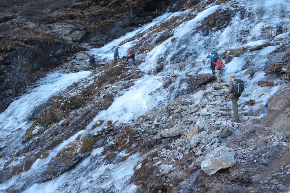 Nepal - Querung eines Eisfelds auf dem Weg nach Kongde