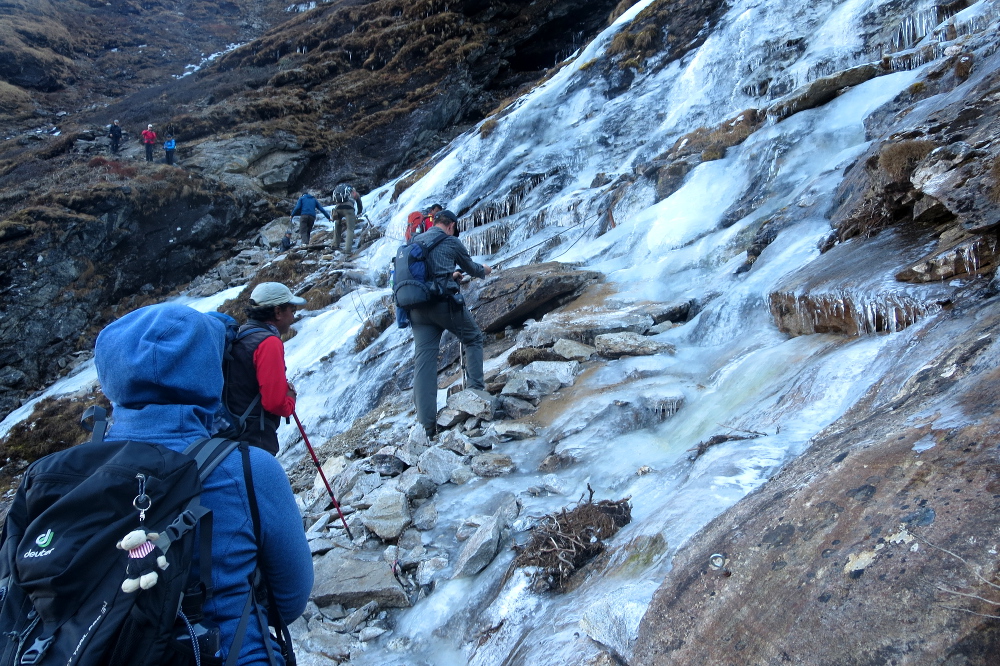 Nepal - Querung eines Eisfelds auf dem Weg nach Kongde