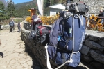 Nepal - Unser Gepäck am Wegesrand