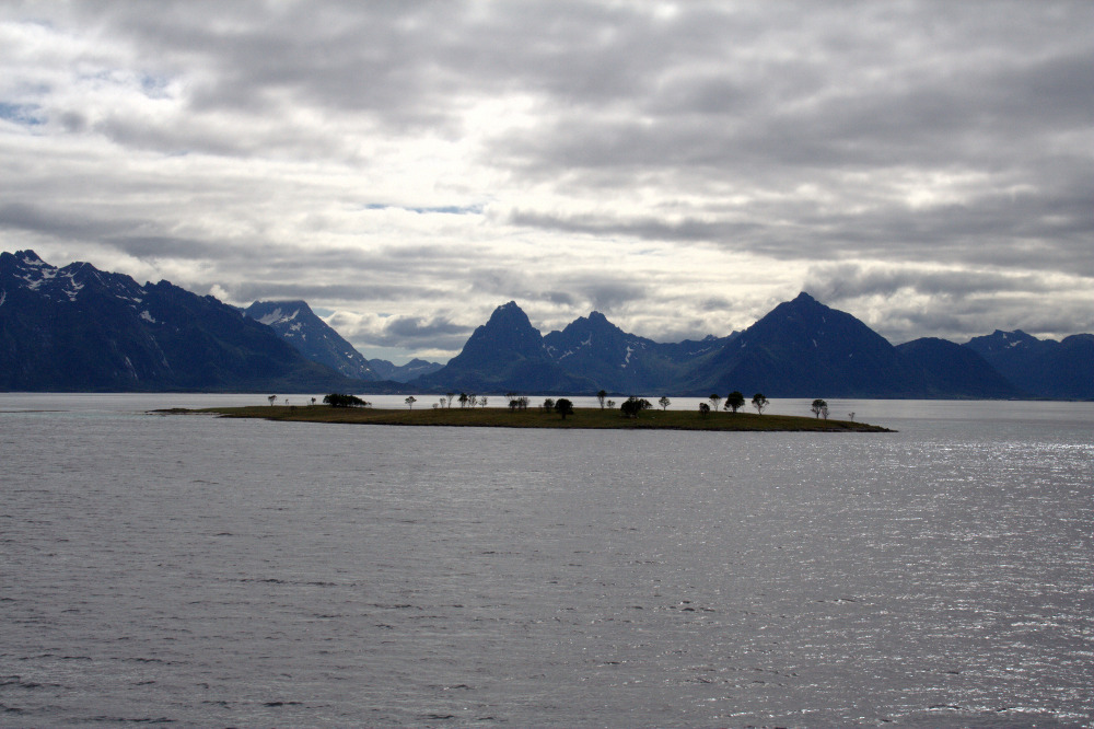Nordkap, Hurtigruten und Lofoten: Insel im Hadselfjord