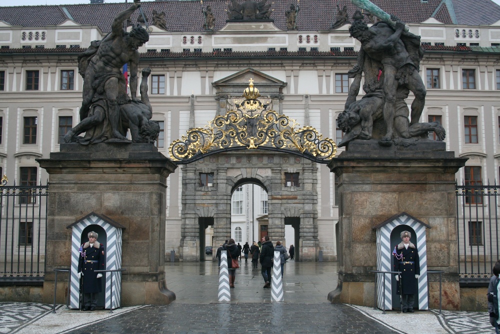 Wachen an der Prager Burg