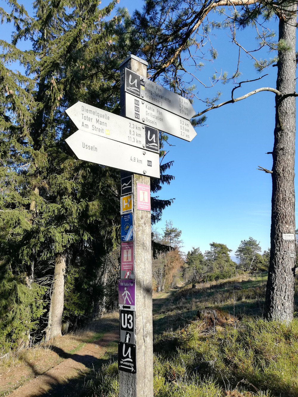 Sauersteig – Blick ins Land Runde - Usseln