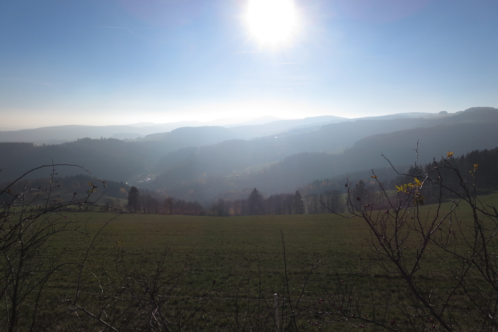 Sauersteig – Blick ins Land Runde - Usseln