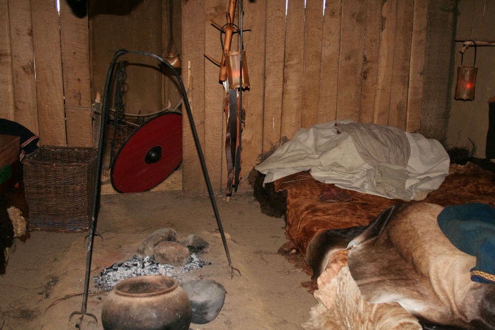 Schleswig-Holstein: Blick in ein Wikingerhaus