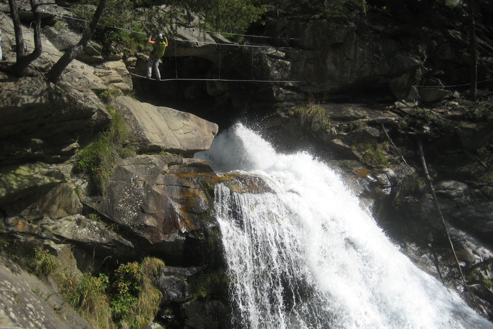 Die Seilbrücke von der Aussichtsplattform