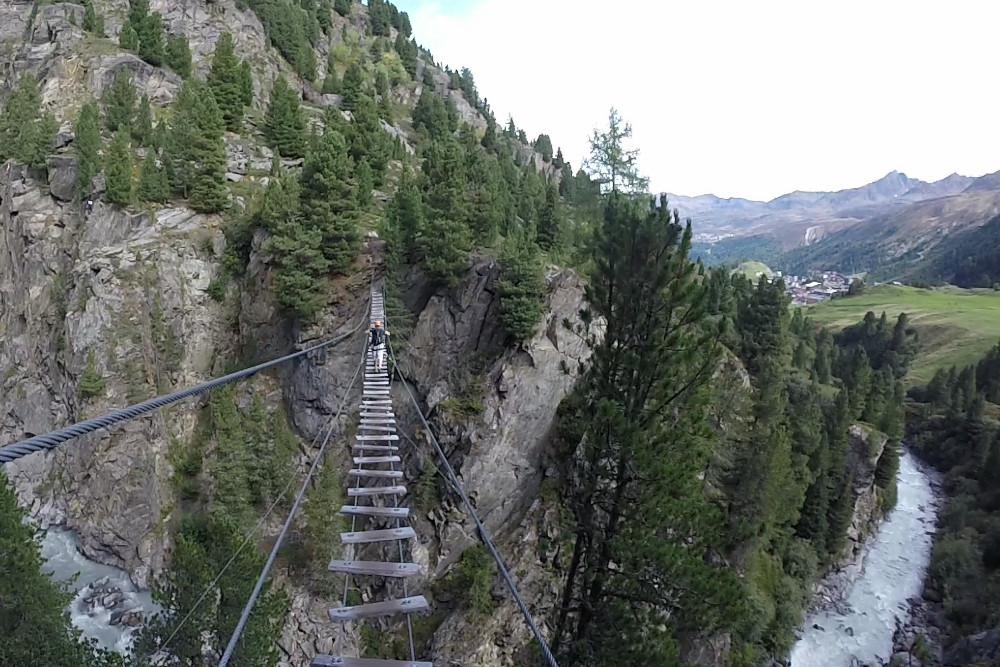 Mal kurz über die Schlucht
