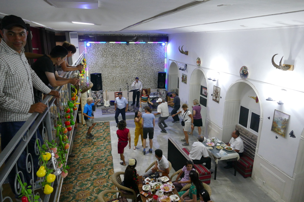 Tadschikistan - Abendessen in Pandschakent