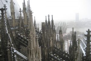 Mehr über den Artikel erfahren Dem Dom aufs Dach gestiegen – Kölner Domdachführung