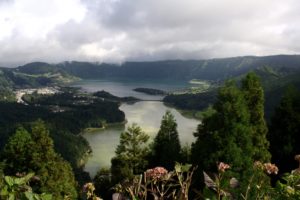 Mehr über den Artikel erfahren Azoren: São Miguel – Ausflug zur Caldeira von Sete Cidades