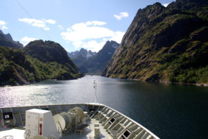 Mehr über den Artikel erfahren Tromsø – Svolvær: Mit der MS Polarlys in den Trollfjord