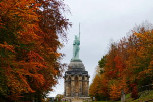 Mehr über den Artikel erfahren Hermannshöhen #10 – Von Detmold bis Holzhausen