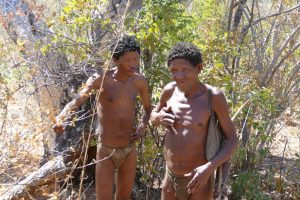 Mehr über den Artikel erfahren Afrika 2017: Besuch bei den Buschmännern
